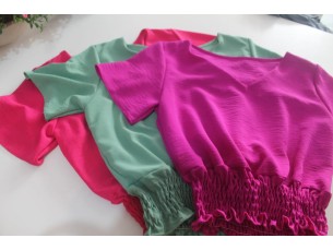 Blusa com elástico na cintura e com manga curta