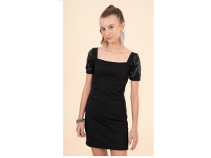 Vestido Preto com Mangas